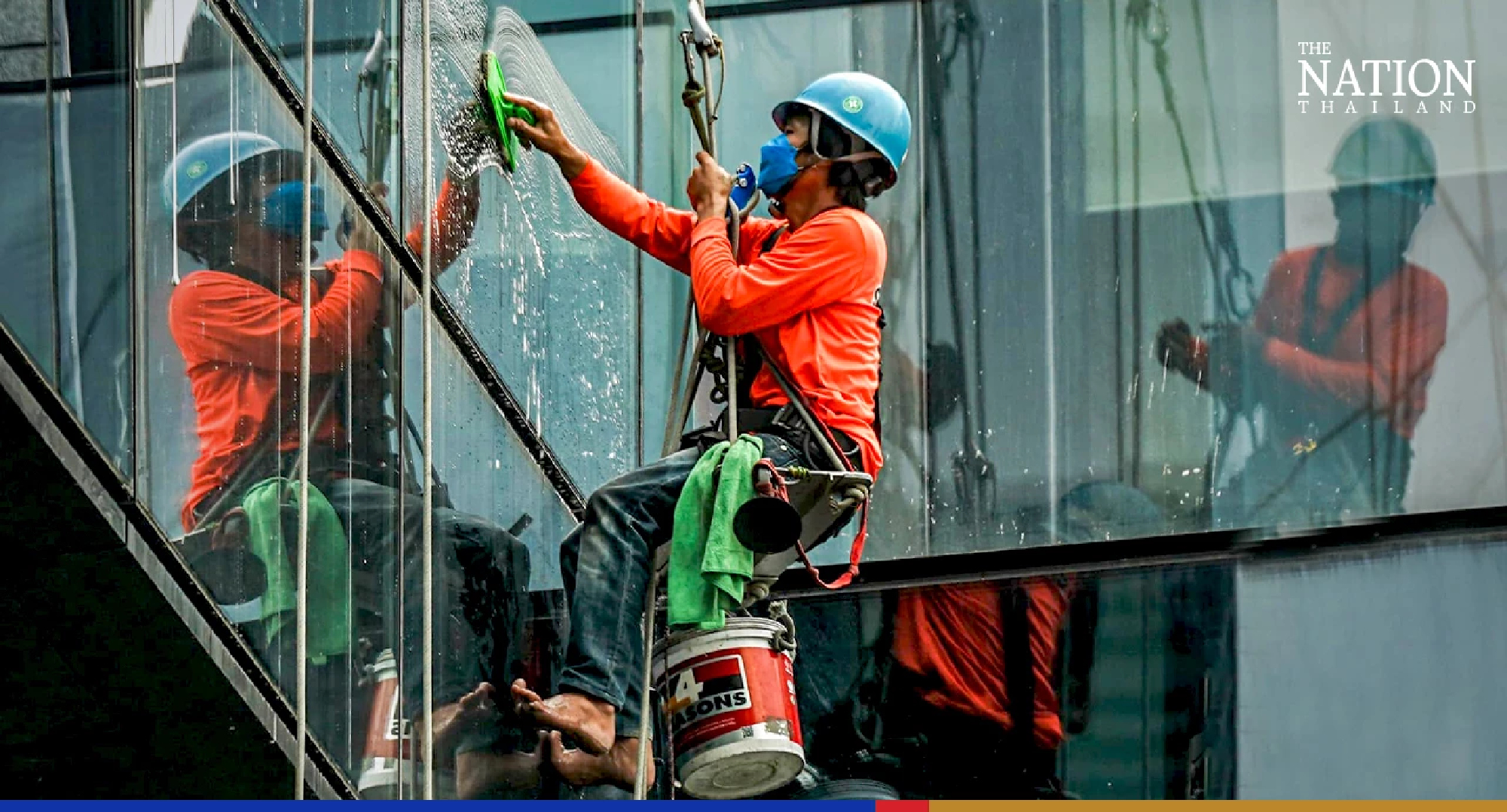 Cleaning skyscraper windows not for the faint of heart