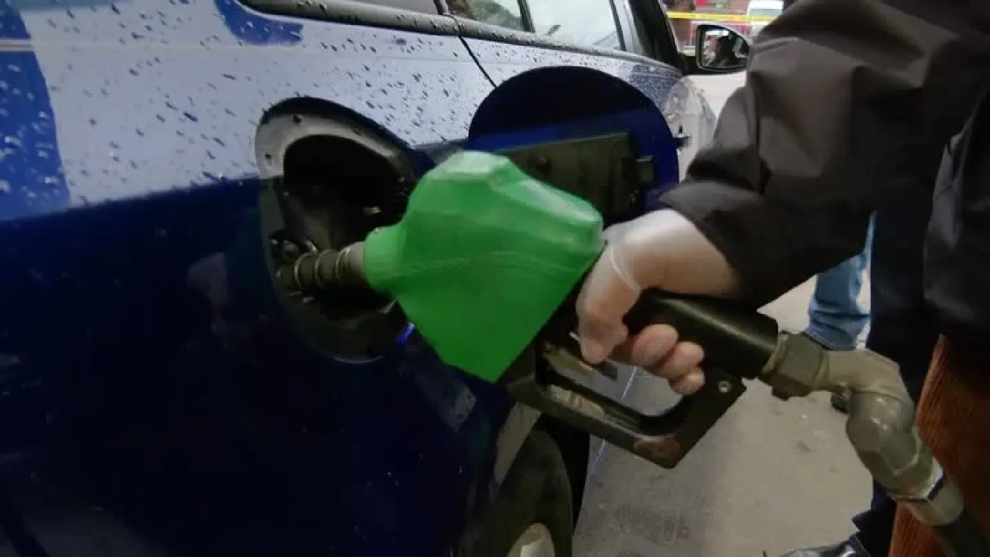 Chicago businessman gives away $1 million worth of free gas Chicago businessman gives away $1 million worth of free gas