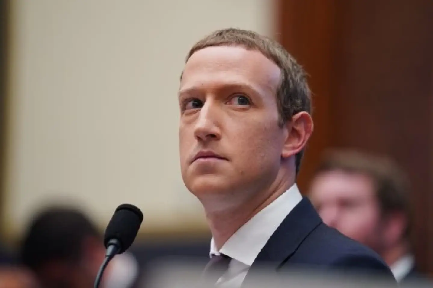 Russia bans Facebook, Instagram for "extremism"