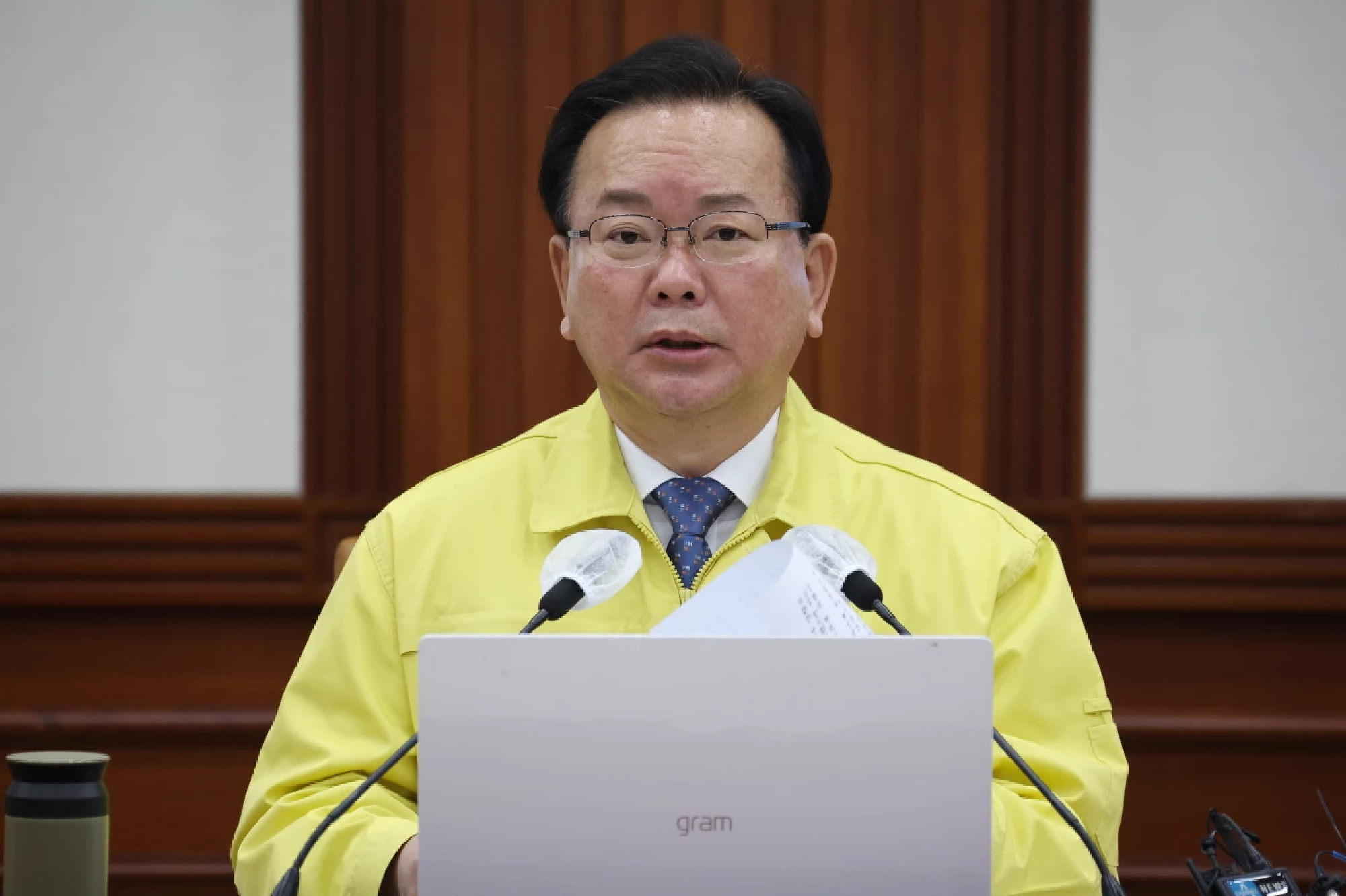 S. Korea to ease private gathering limit to 10 people, pushes back curfew to midnight