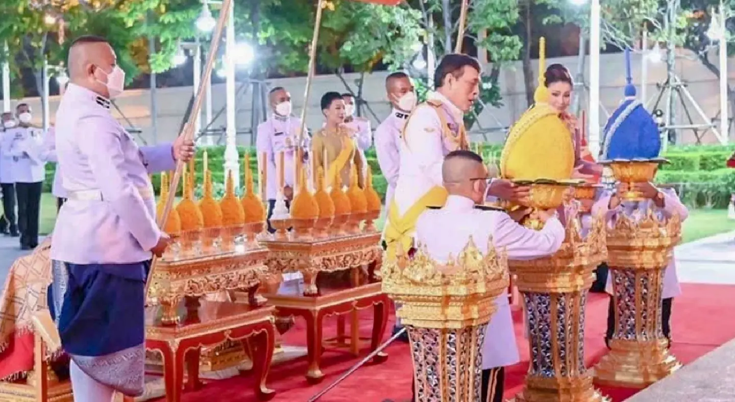Their Majesties make merit on Chakri Day