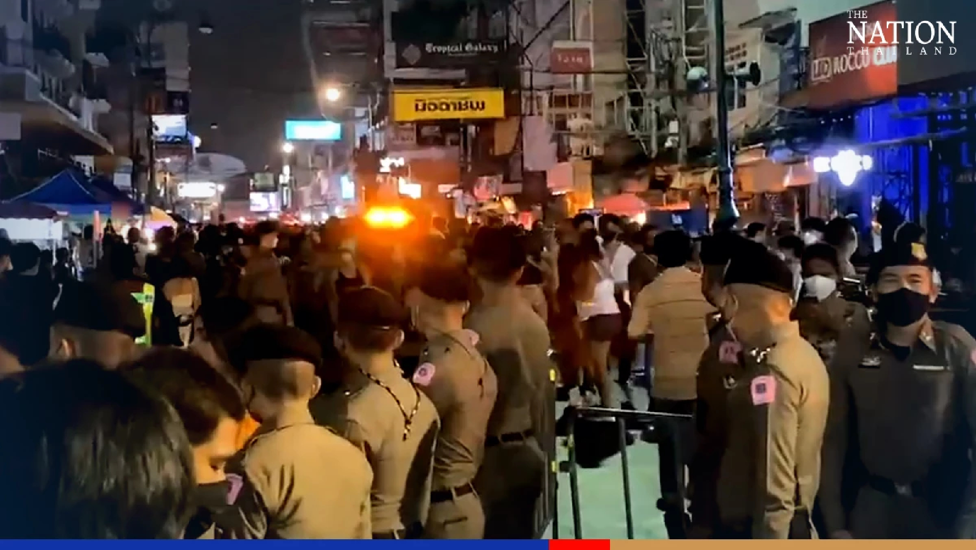 Police set up checkpoints on Khaosan Road after water war breaks out