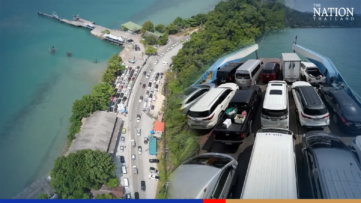 Koh Chang sees 2.5km ferry queues as holidaymakers flood island
