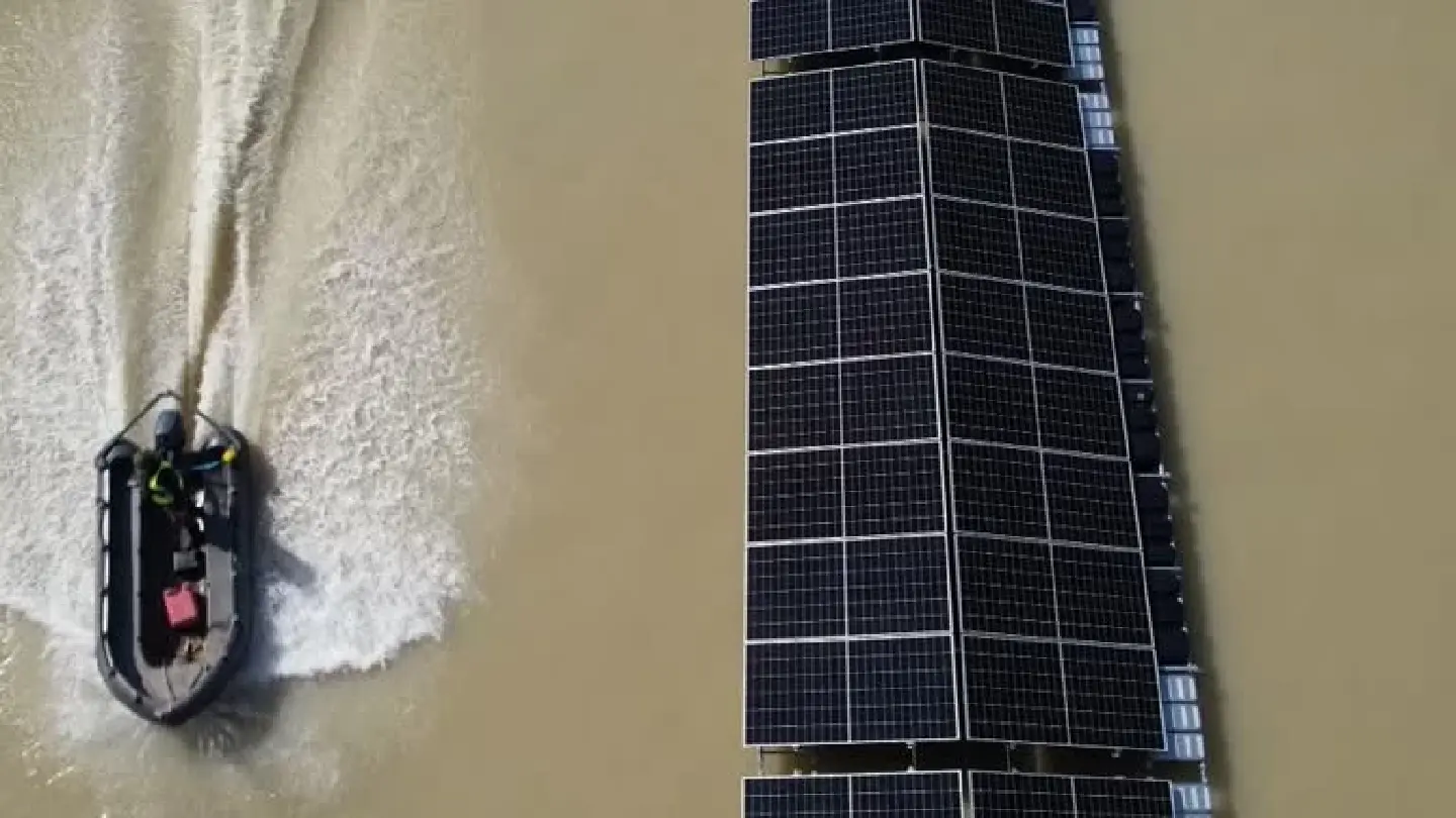 German firm builds floating solar plant on quarry lake German firm builds floating solar plant on quarry lake