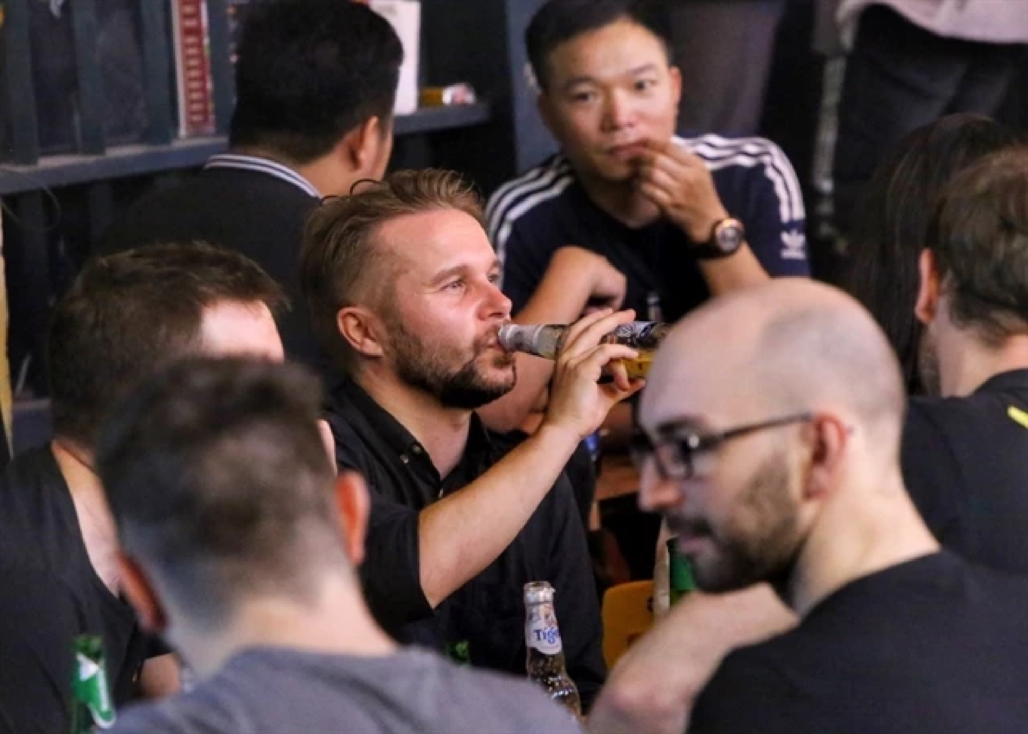 Karaoke, bars, massage venues in Hà Nội to reopen