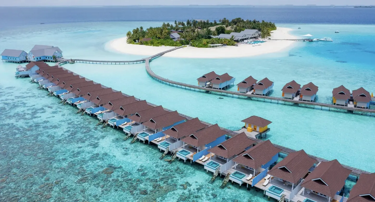 Go deep blue, meet majestic manta rays at The Standard, Huruvalhi Maldives