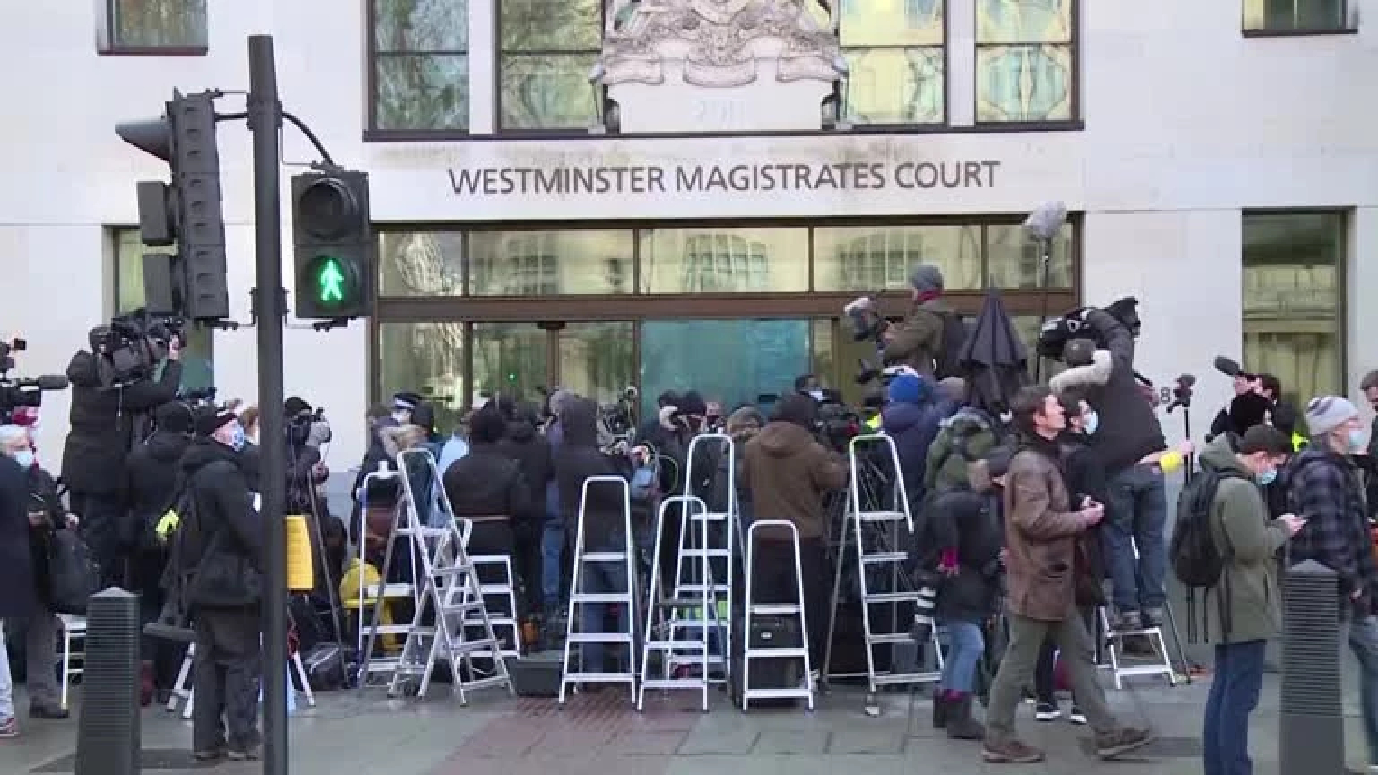 British court approves extradition of Julian Assange to US