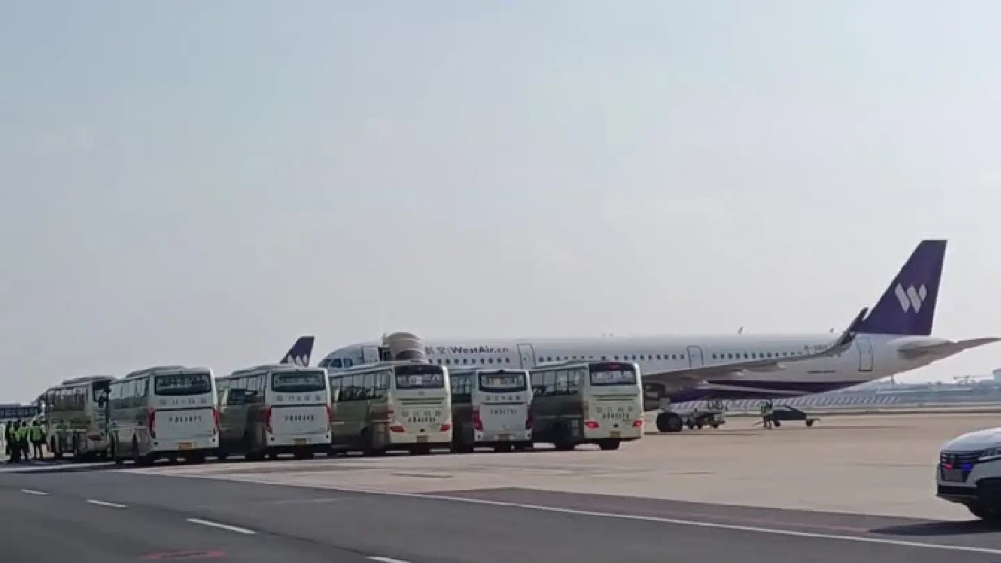Thousands of medical workers nationwide rush to aid Shanghai in COVID-19 response