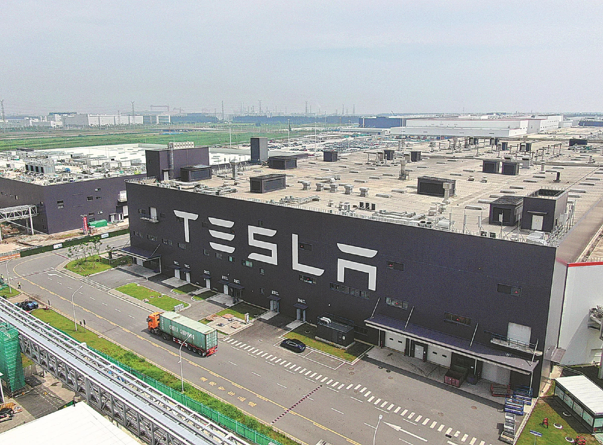 Tesla's China factory sells over 180,000 cars in Q1