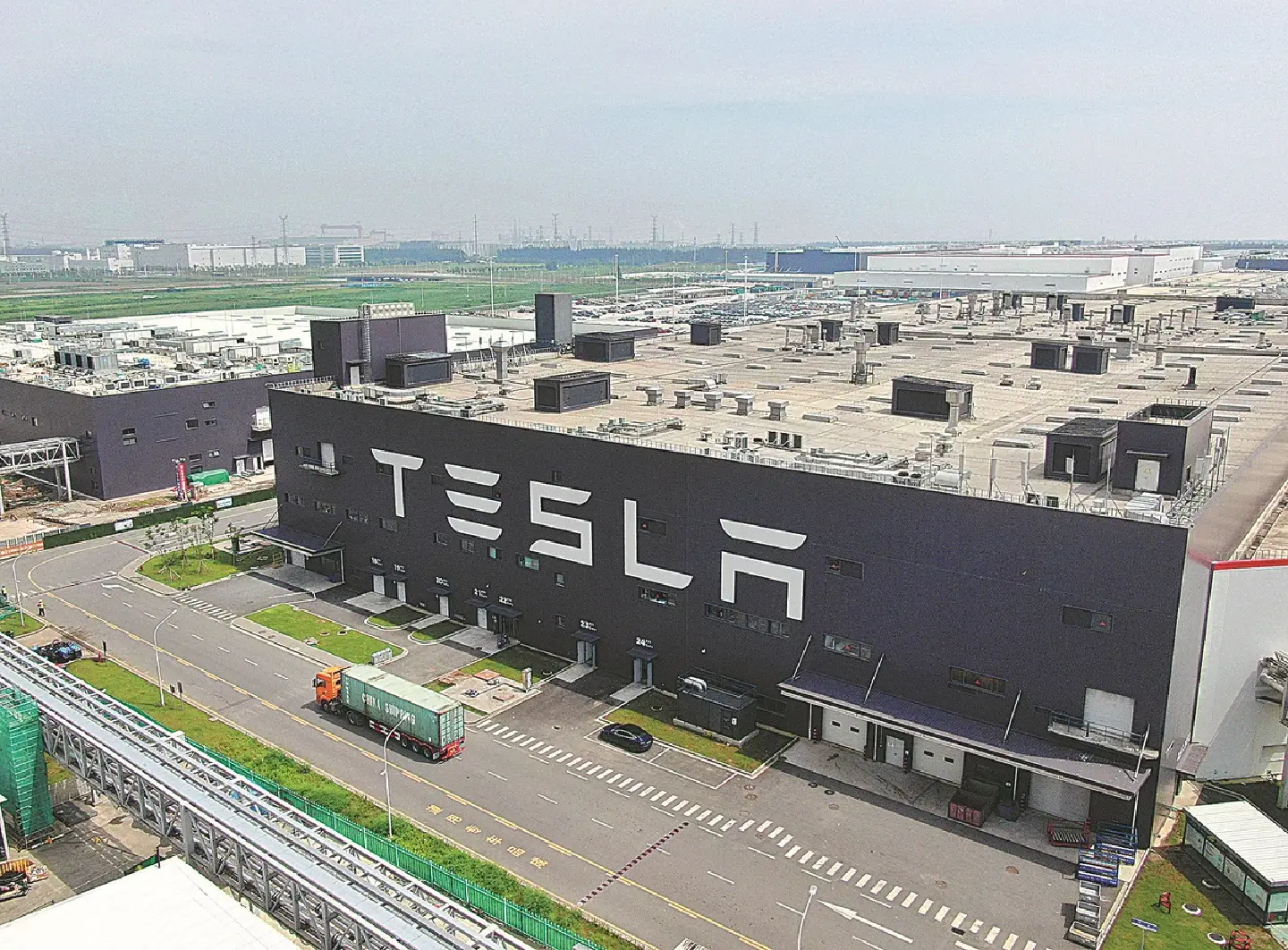Tesla's China factory sells over 180,000 cars in Q1 Tesla's China factory sells over 180,000 cars in Q1