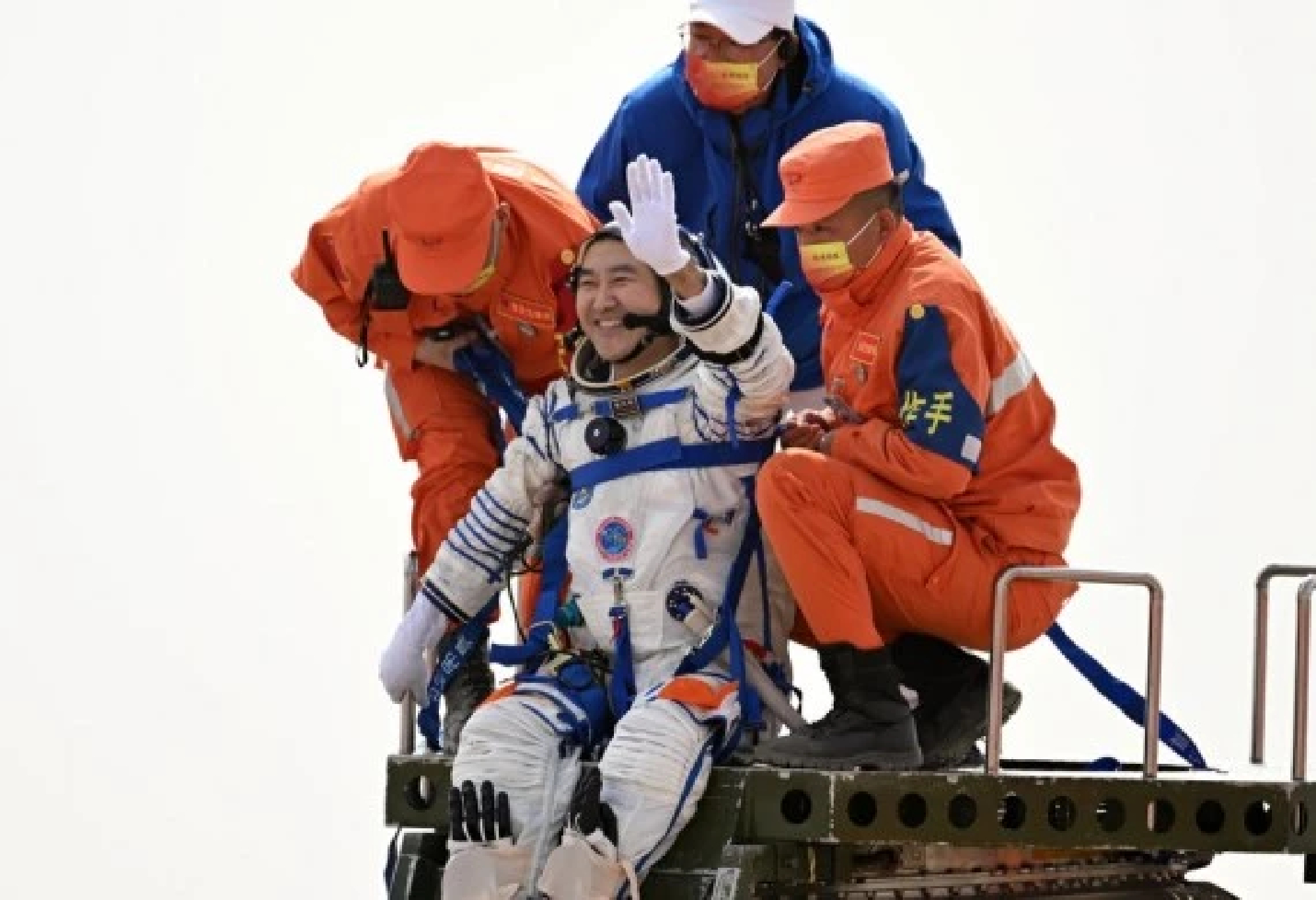 InPics: Shenzhou-13 astronauts out of return capsule