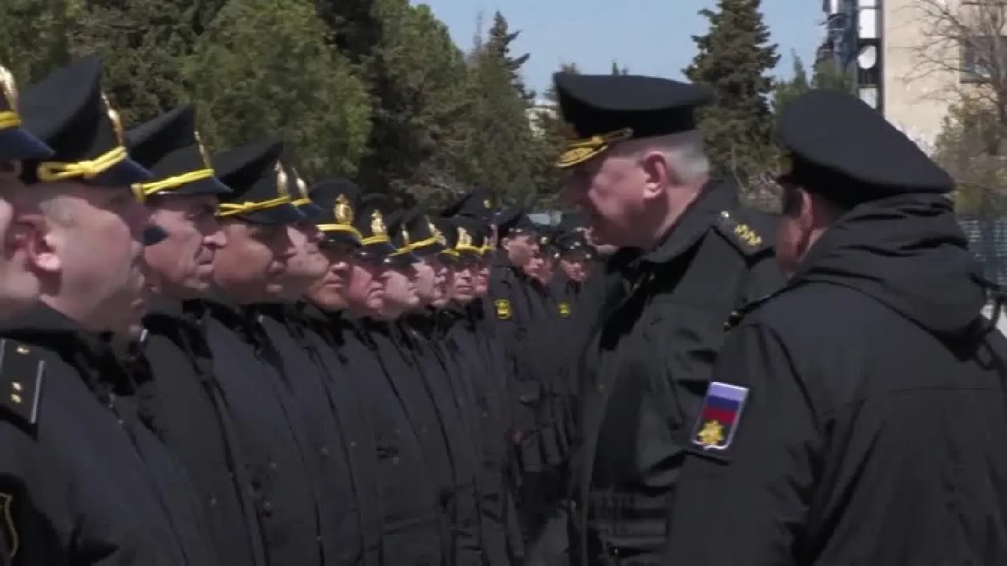 Russian navy head meets crew of sunken missile cruiser - defence ministry