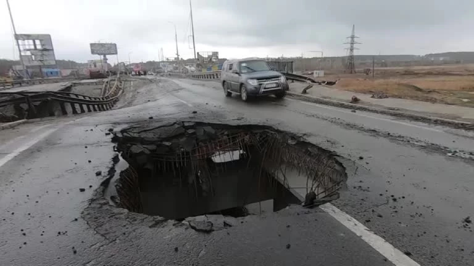 How could Russia's Putin be prosecuted for war crimes in Ukraine?