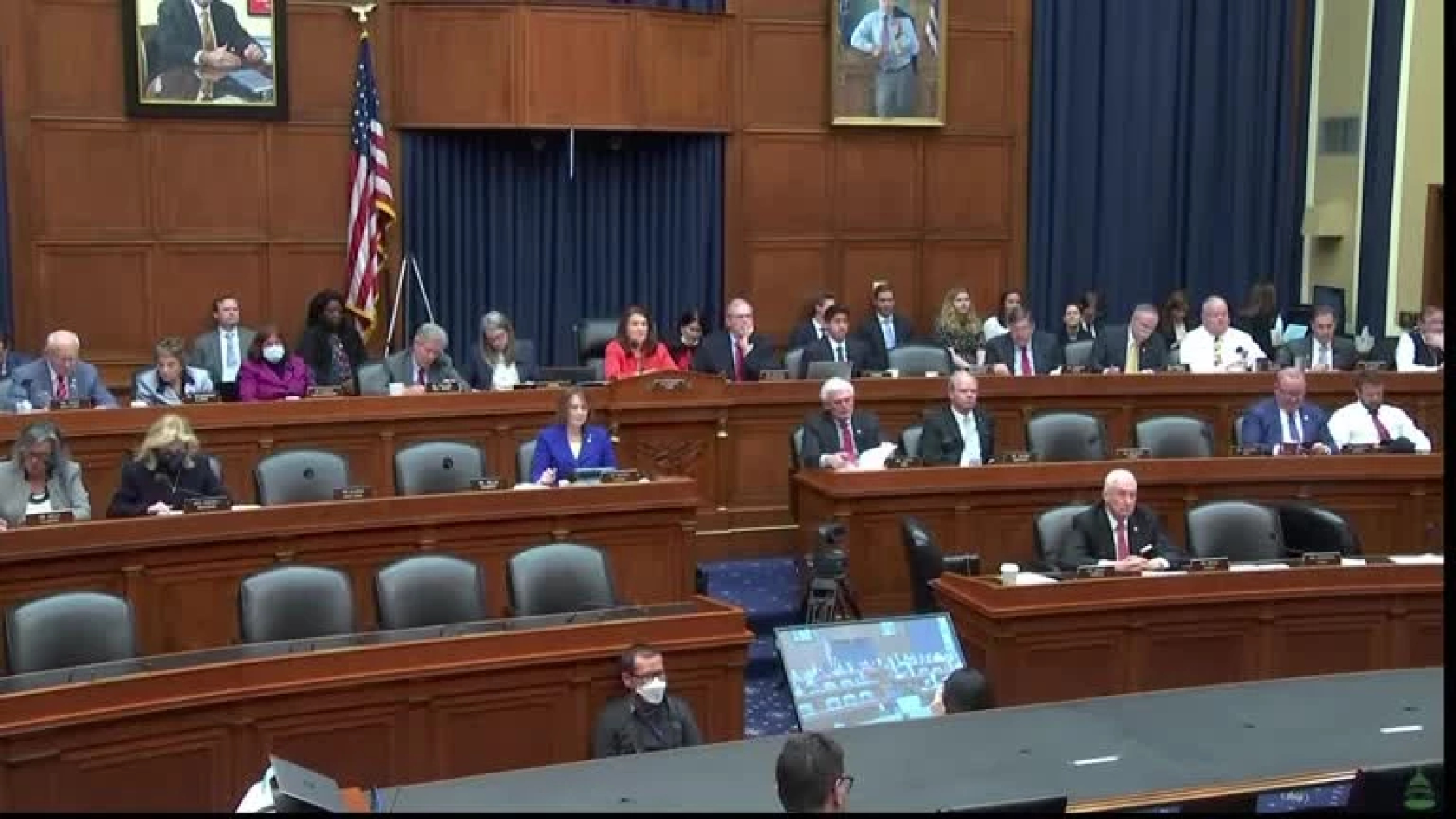 U.S. lawmakers slam Big Oil for high gasoline prices