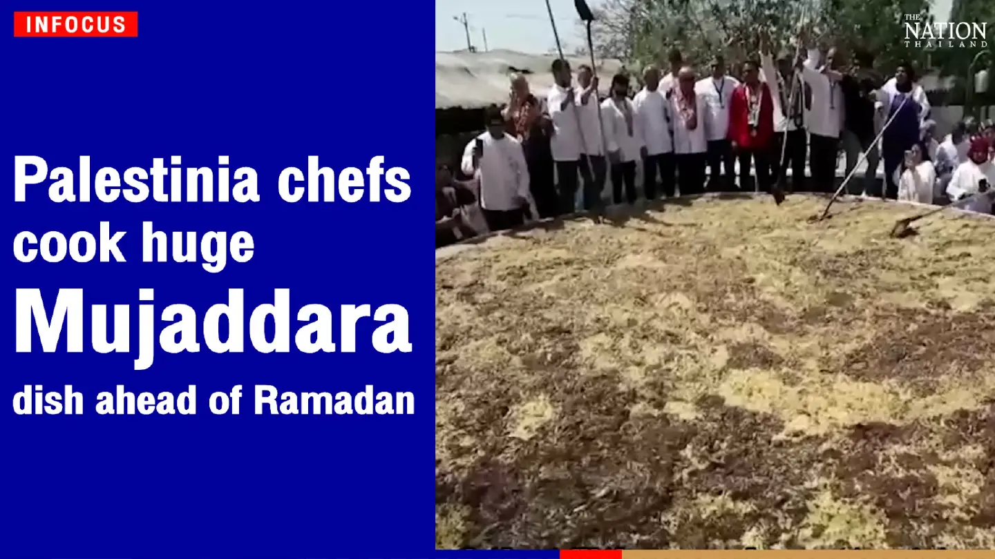 Palestinian chefs cook huge Mujaddara dish ahead of Ramadan