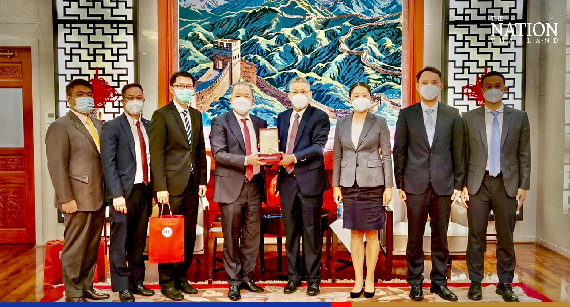 Pheu Thai team discusses economic recovery, investment, EVs with Chinese diplomats