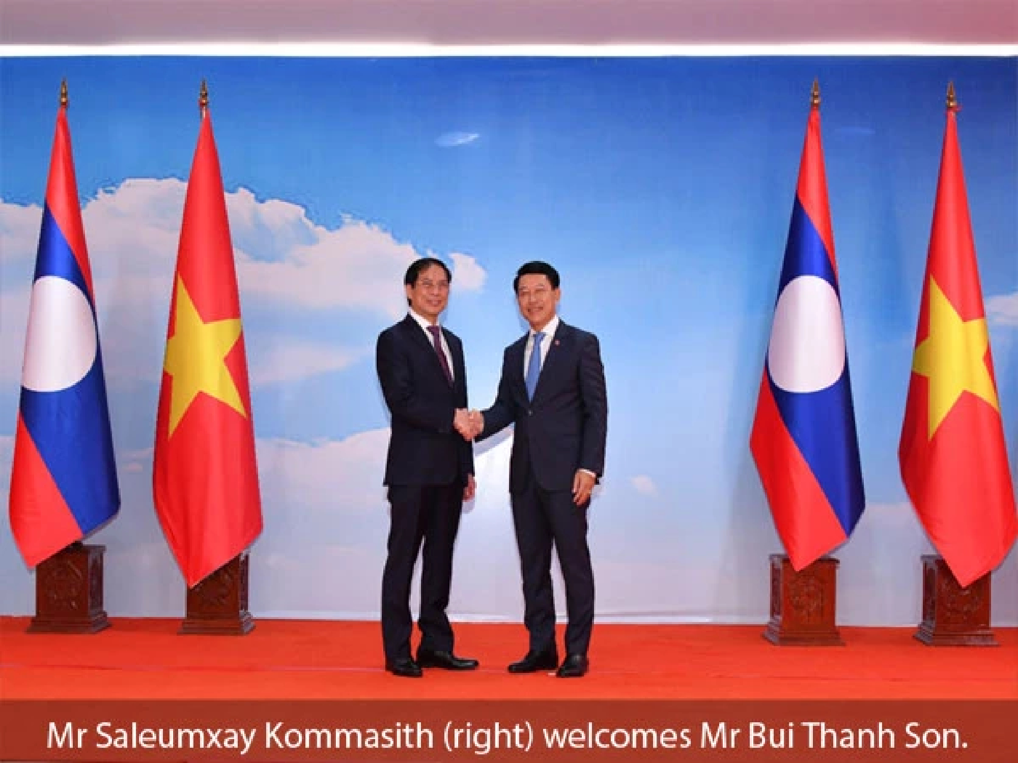 Lao, Vietnamese foreign ministers hold talks on bilateral ties