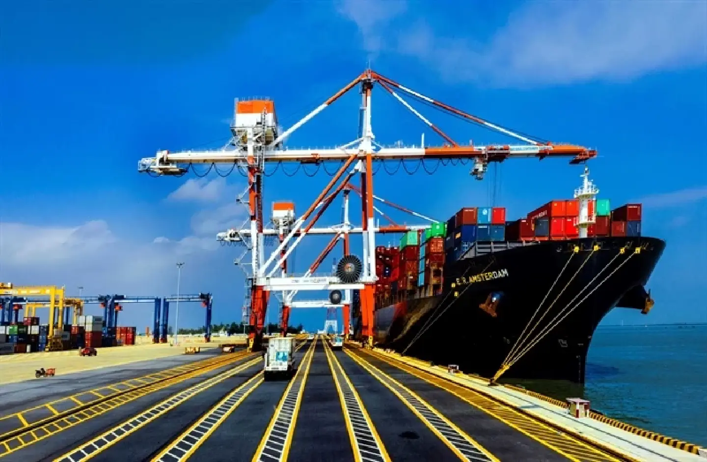 [Vietnam] Logistics firms seek to develop regional container fleet