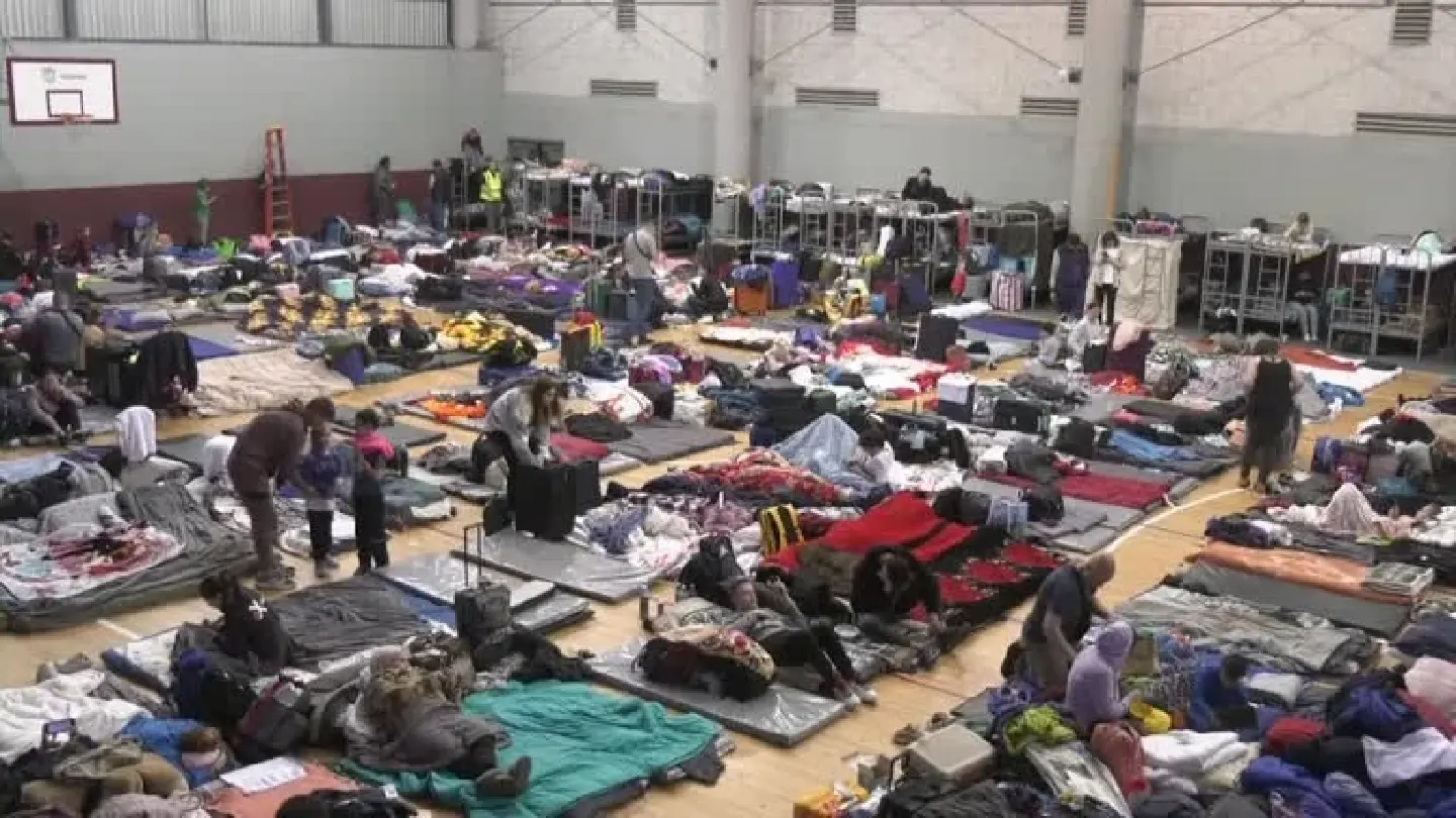 Hundreds of Ukrainians shelter in Mexico as they wait to cross U.S. border Hundreds of Ukrainians shelter in Mexico as they wait to cross U.S. border
