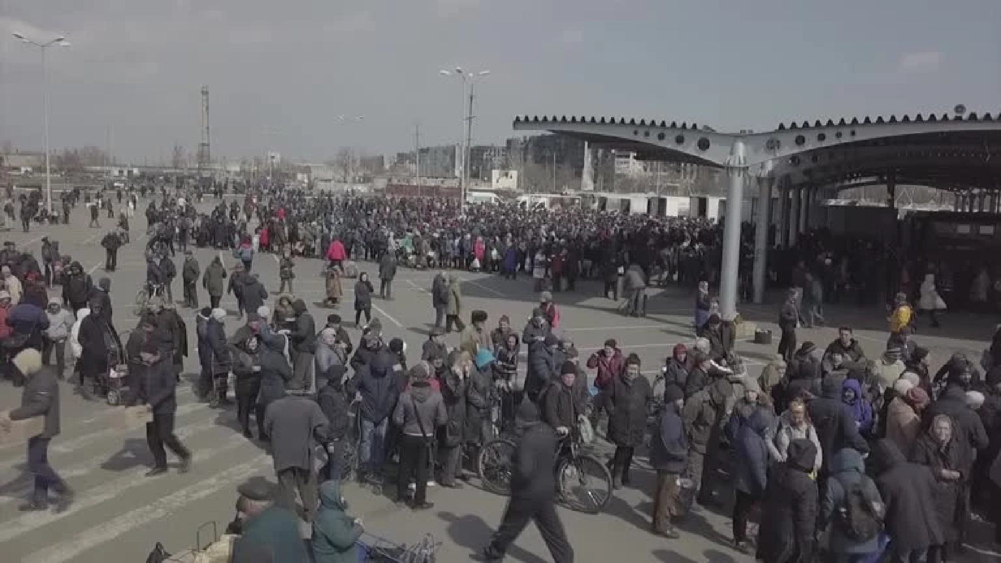Drone footage shows people queueing for humanitarian aid in besieged Mariupol
