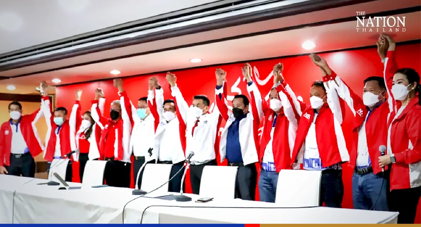 Pheu Thai upbeat on landslide victory as former MPs, ex-ministers join party Pheu Thai upbeat on landslide victory as former MPs, ex-ministers join party