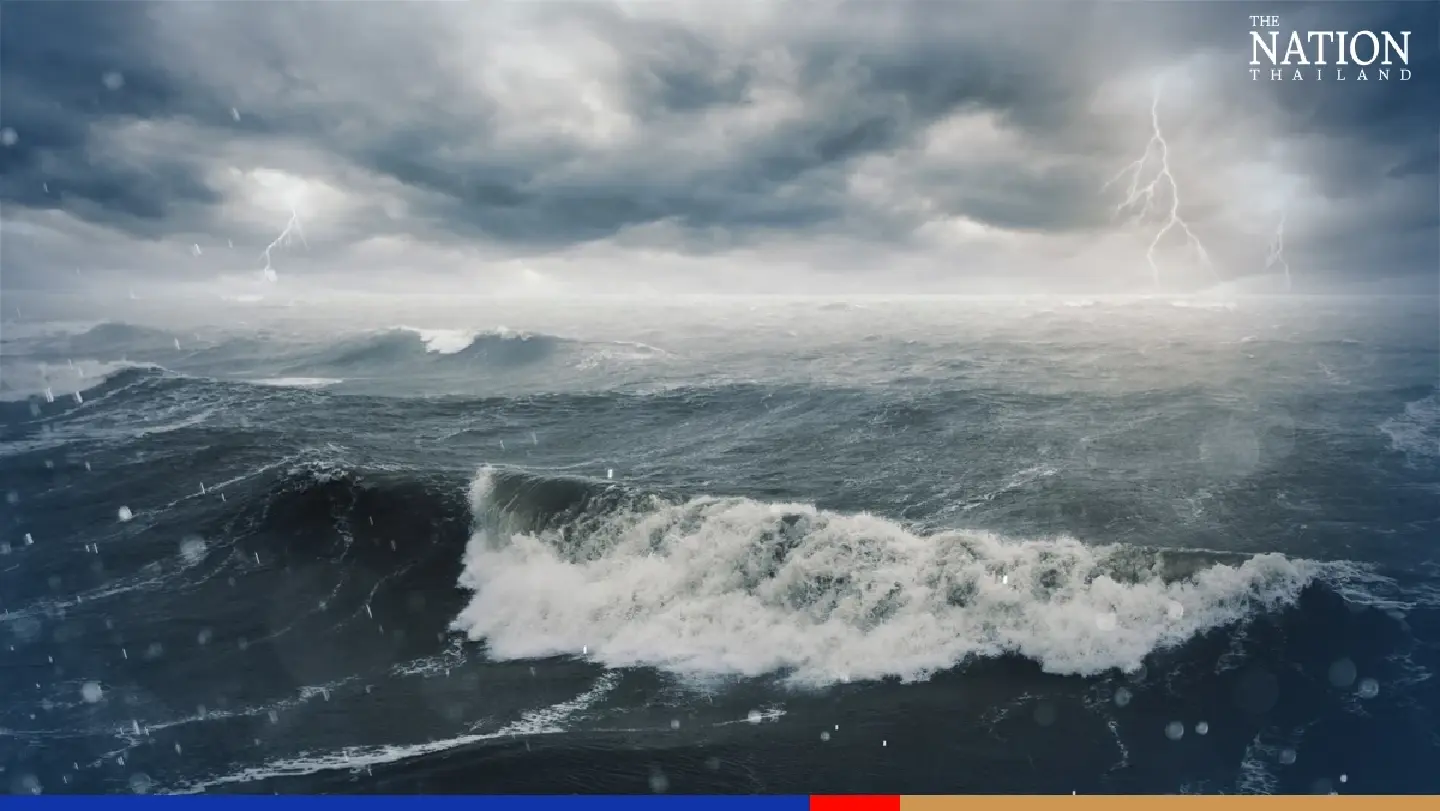 Southwest monsoon hits South of Thailand with strong winds, high waves