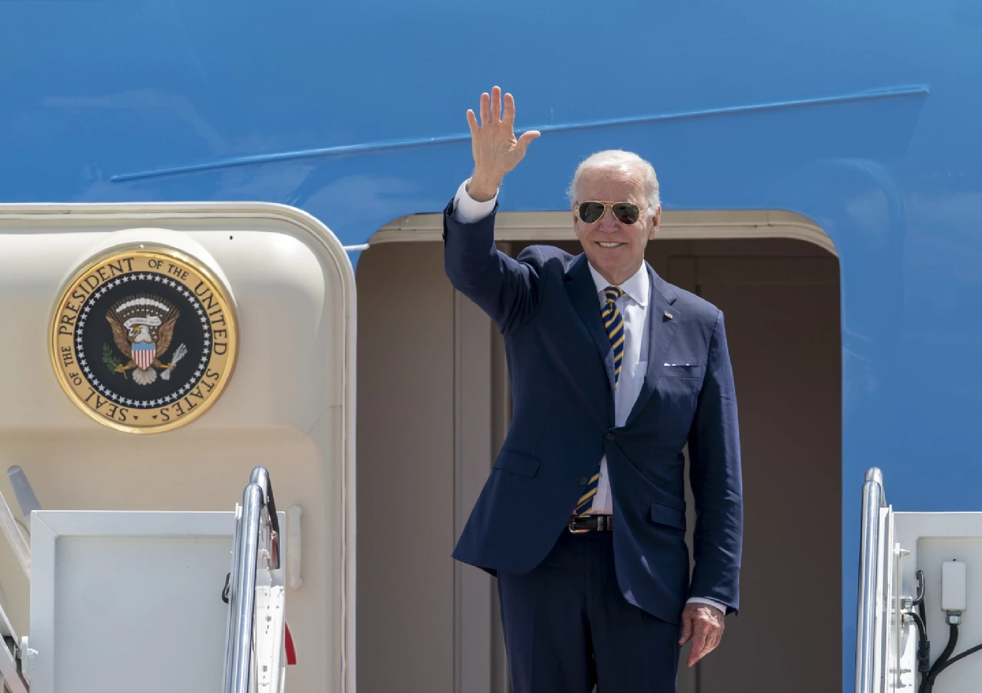 Biden begins three-day visit to Korea, starting with Samsung tour