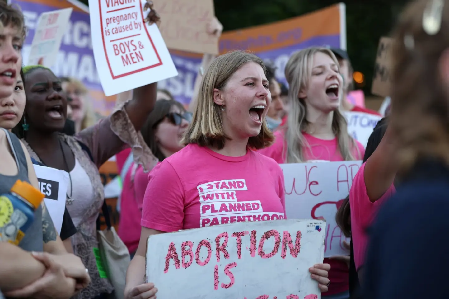 Dems, GOP clash over leaked Supreme Court abortion rights draft decision Dems, GOP clash over leaked Supreme Court abortion rights draft decision