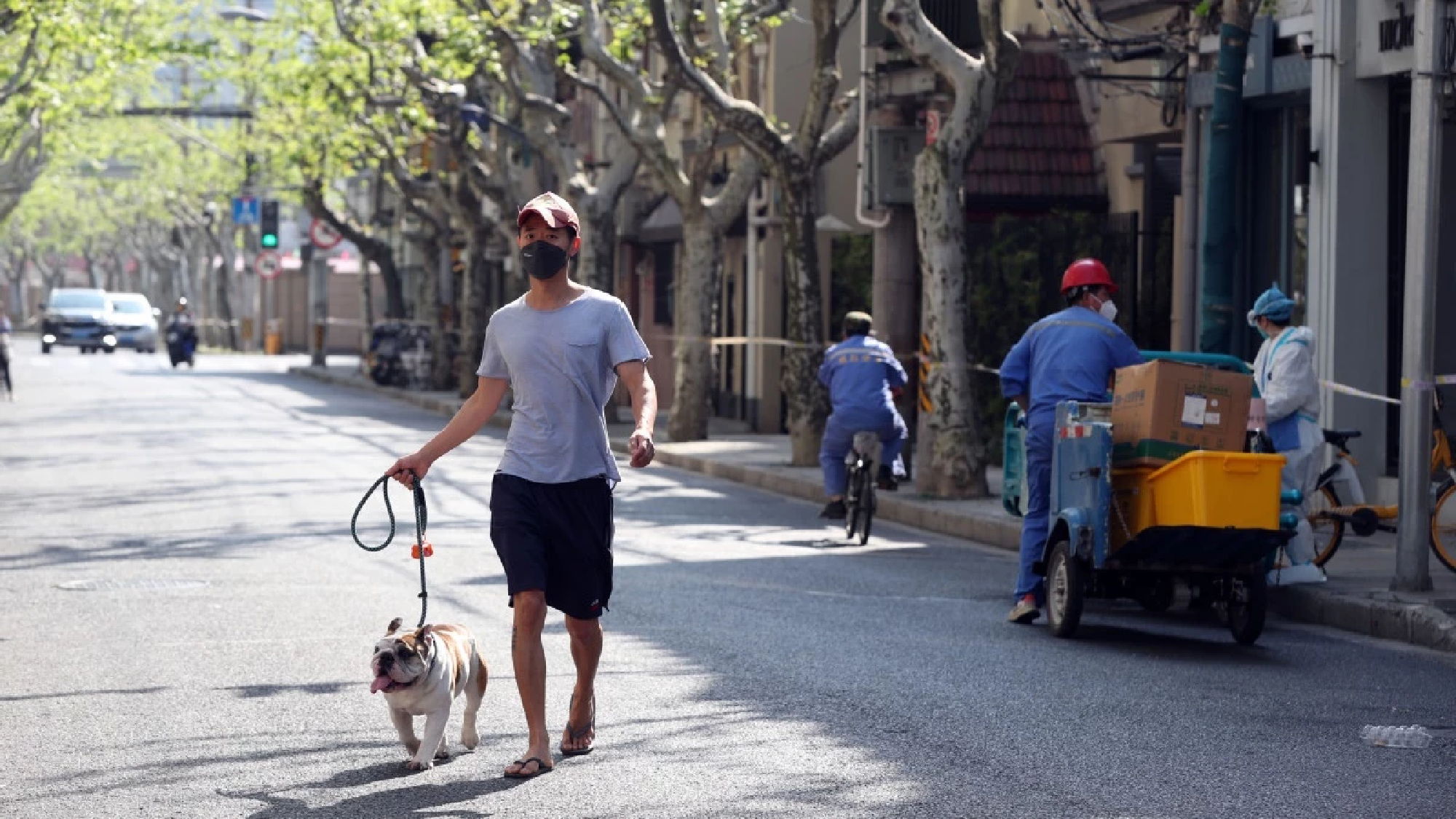 More Shanghai residents permitted outdoors