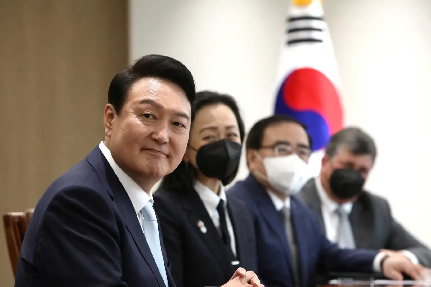 With conservative leaders taking office, Korea’s top 4 firms are ready to spend big With conservative leaders taking office, Korea’s top 4 firms are ready to spend big