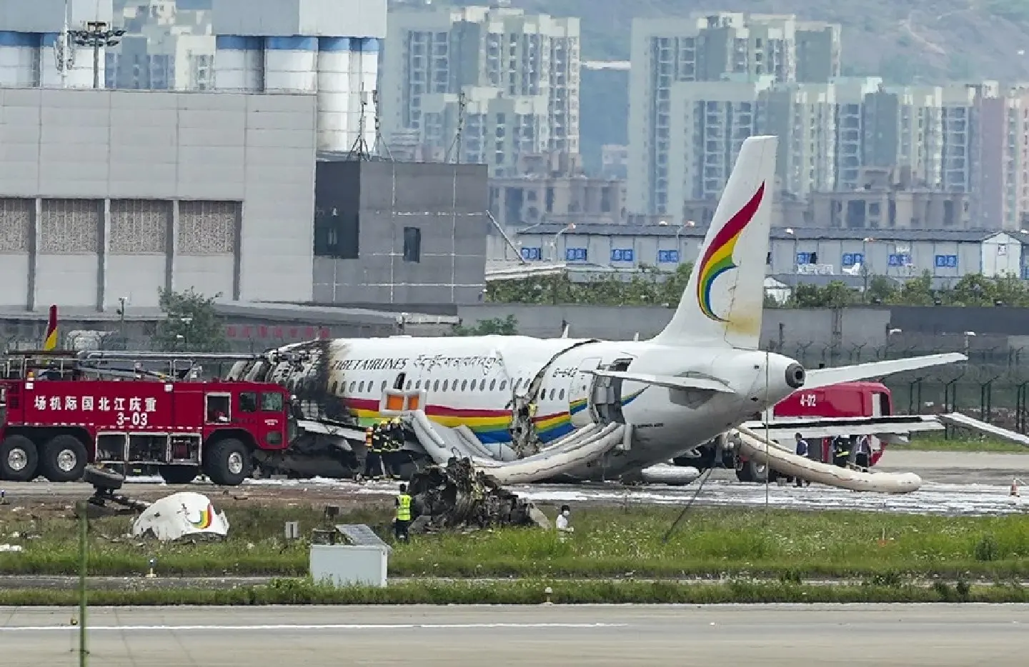 40 passengers injured as plane veers off runway in southwest China 40 passengers injured as plane veers off runway in southwest China
