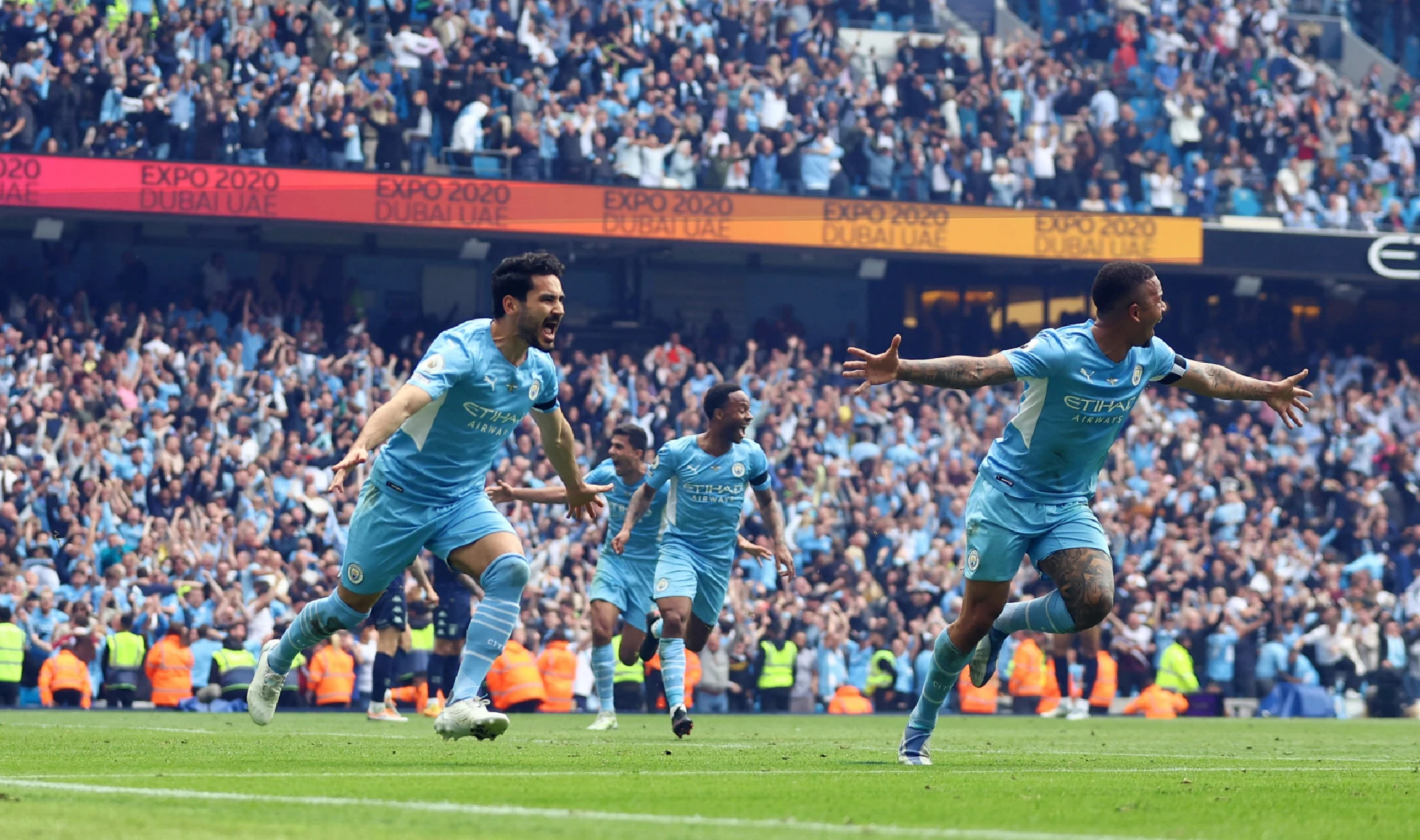 Manchester City wins Premier League title with stunning final-day comeback