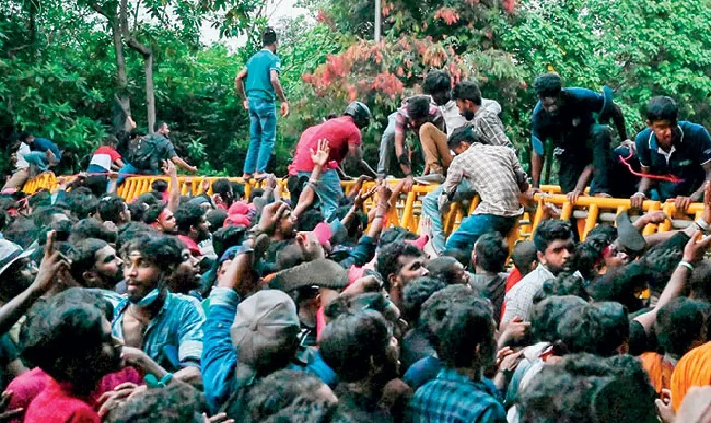 [Sri Lanka] Anti-government protesters vow to bring country to a standstill today