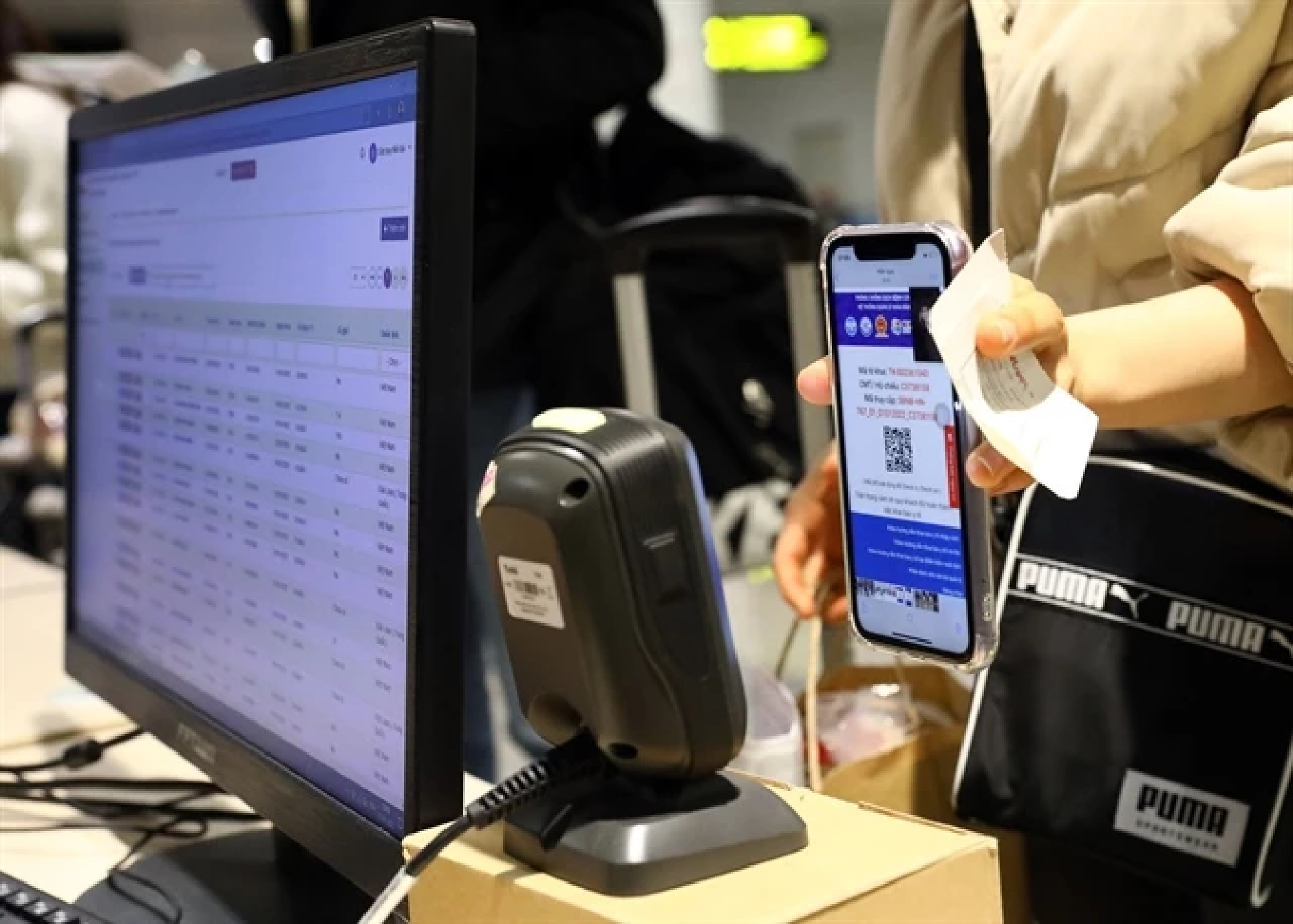 Domestic health declaration for COVID-19 prevention and control no longer required across Vietnam