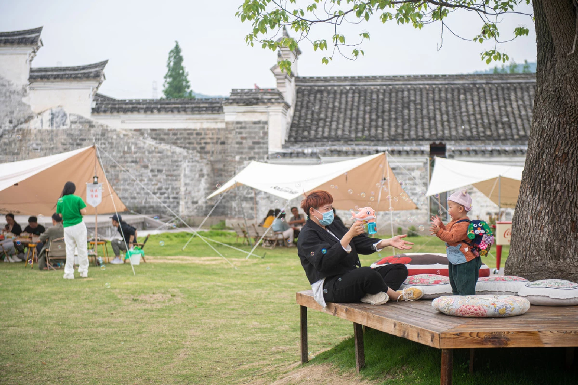 Chinese cities, provinces adopt measures to bolster consumption recovery