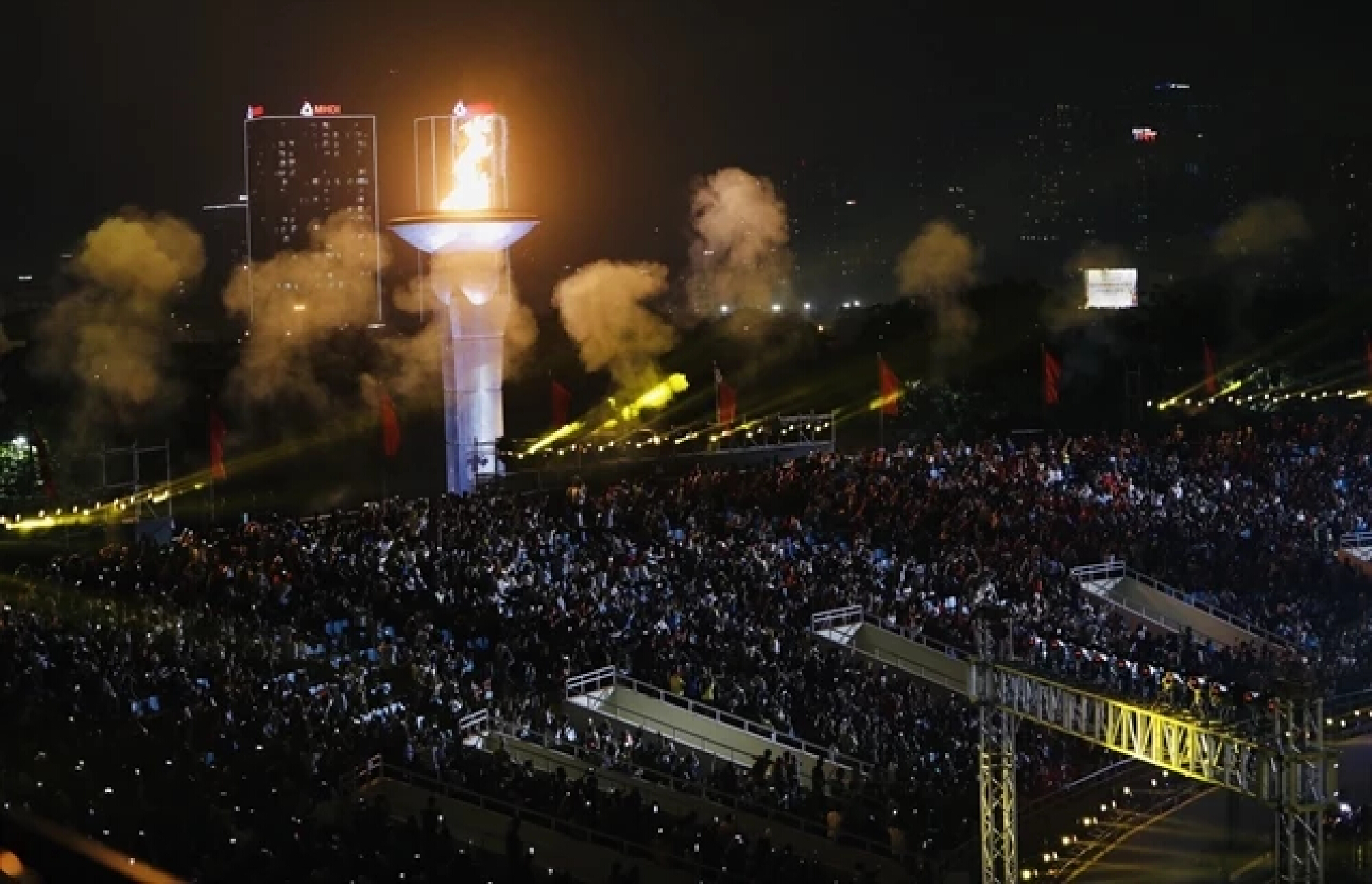 President Phúc officially opens the SEA Games 31