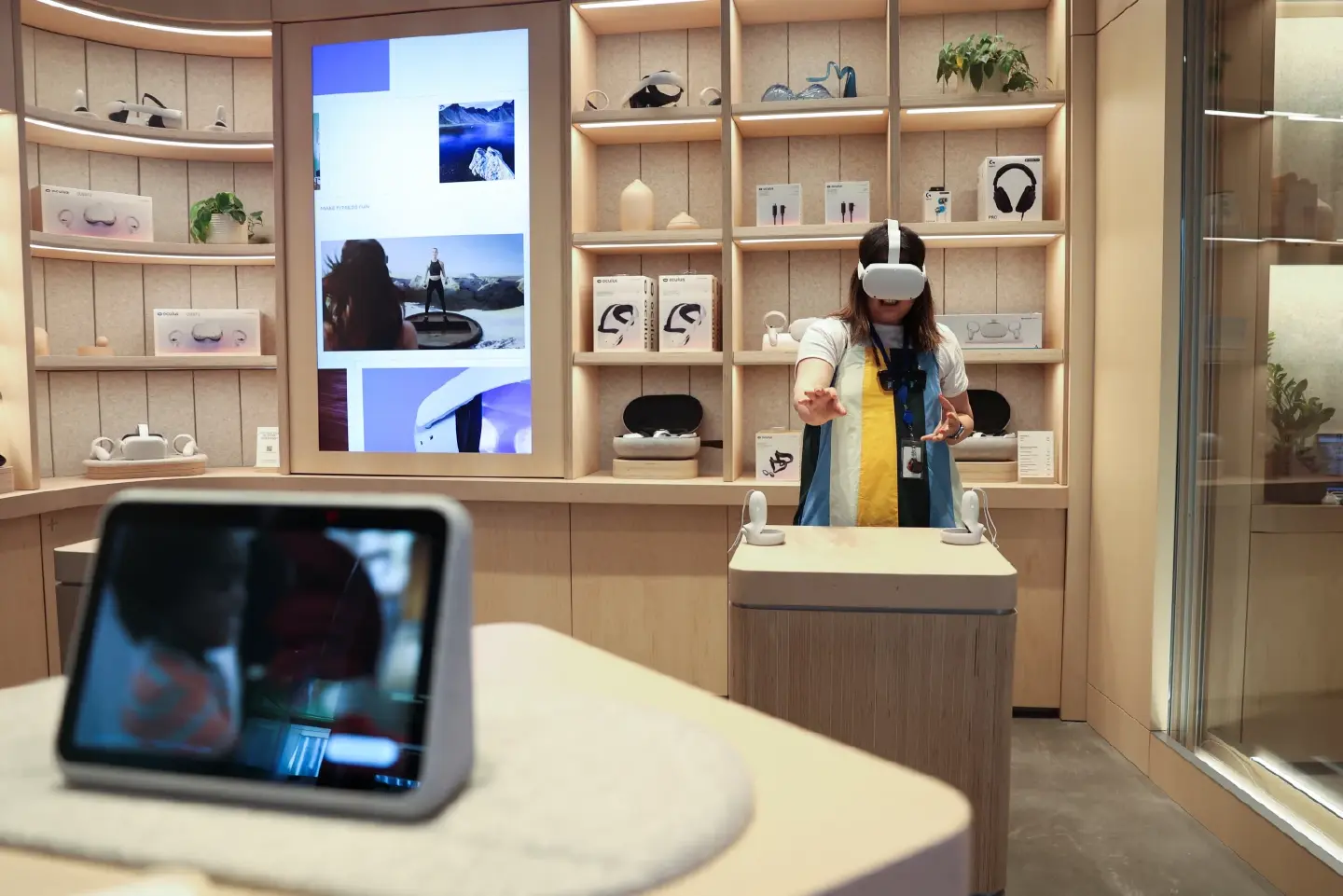 ‘This is history’: Customers get first look at new Meta retail store ‘This is history’: Customers get first look at new Meta retail store