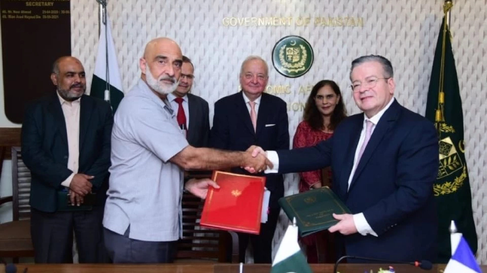 Pakistan signs pact with France for delay in debt repayment