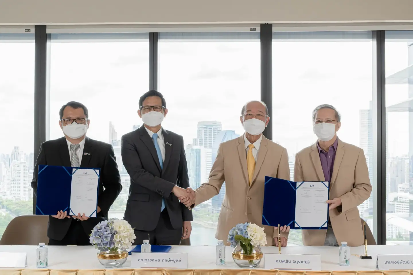 PTT Public Company Limited and MedPark Hospital sign a Medical Service Agreement for health benefits of PTT’s employees and their families PTT Public Company Limited and MedPark Hospital sign a Medical Service Agreement for health benefits of PTT’s employees and their families