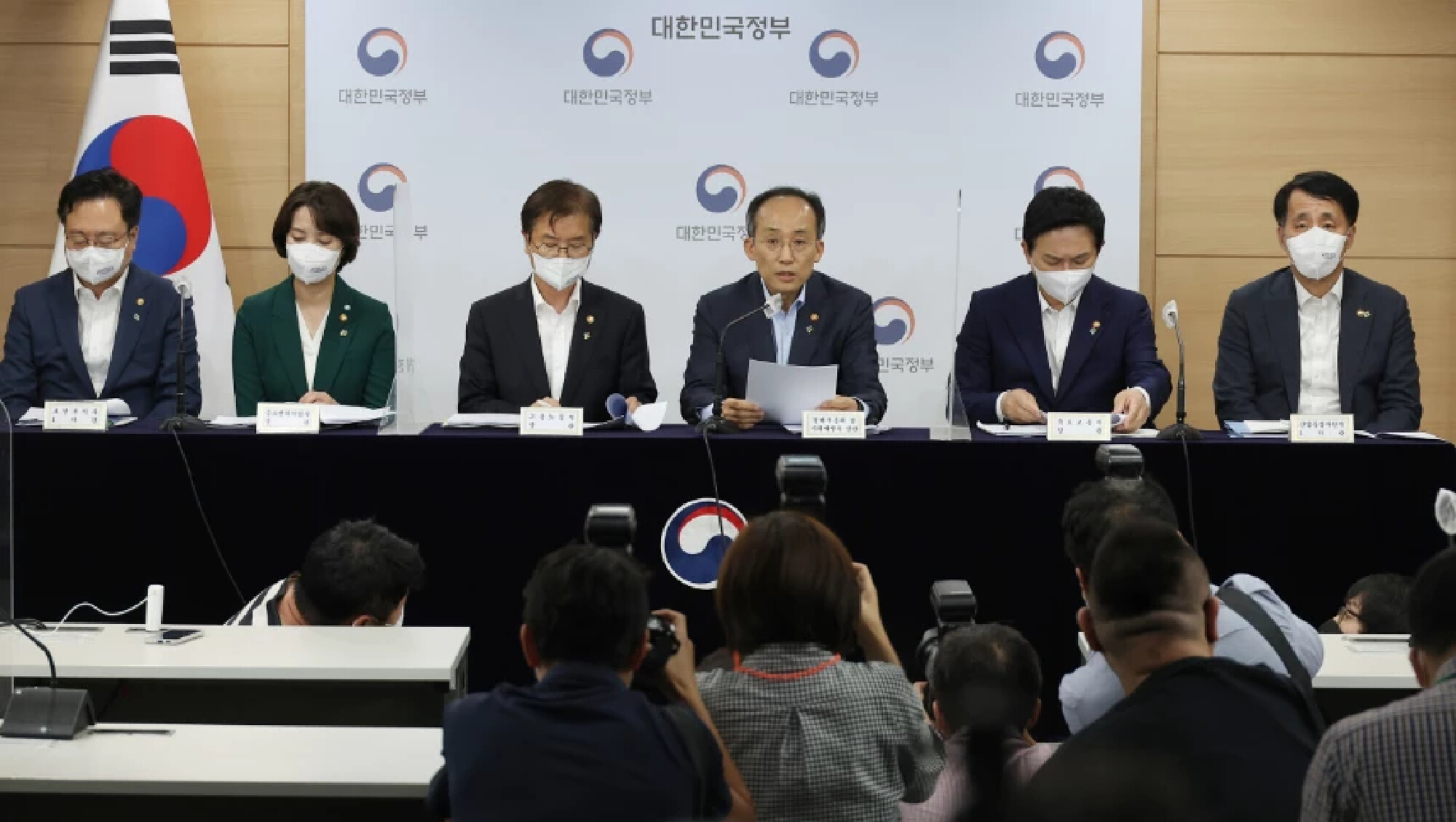 Yoon to carry out deregulations, tax reform to pursue market-oriented economy
