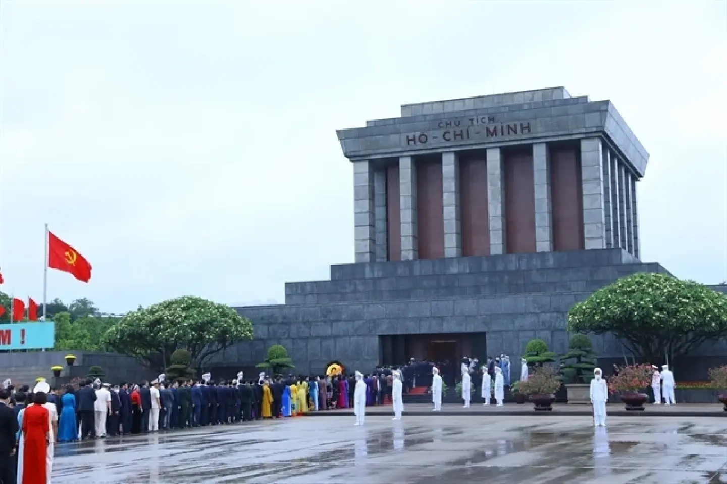 Vietnam, Russia review partnership in preserving President Ho Chi Minh's body