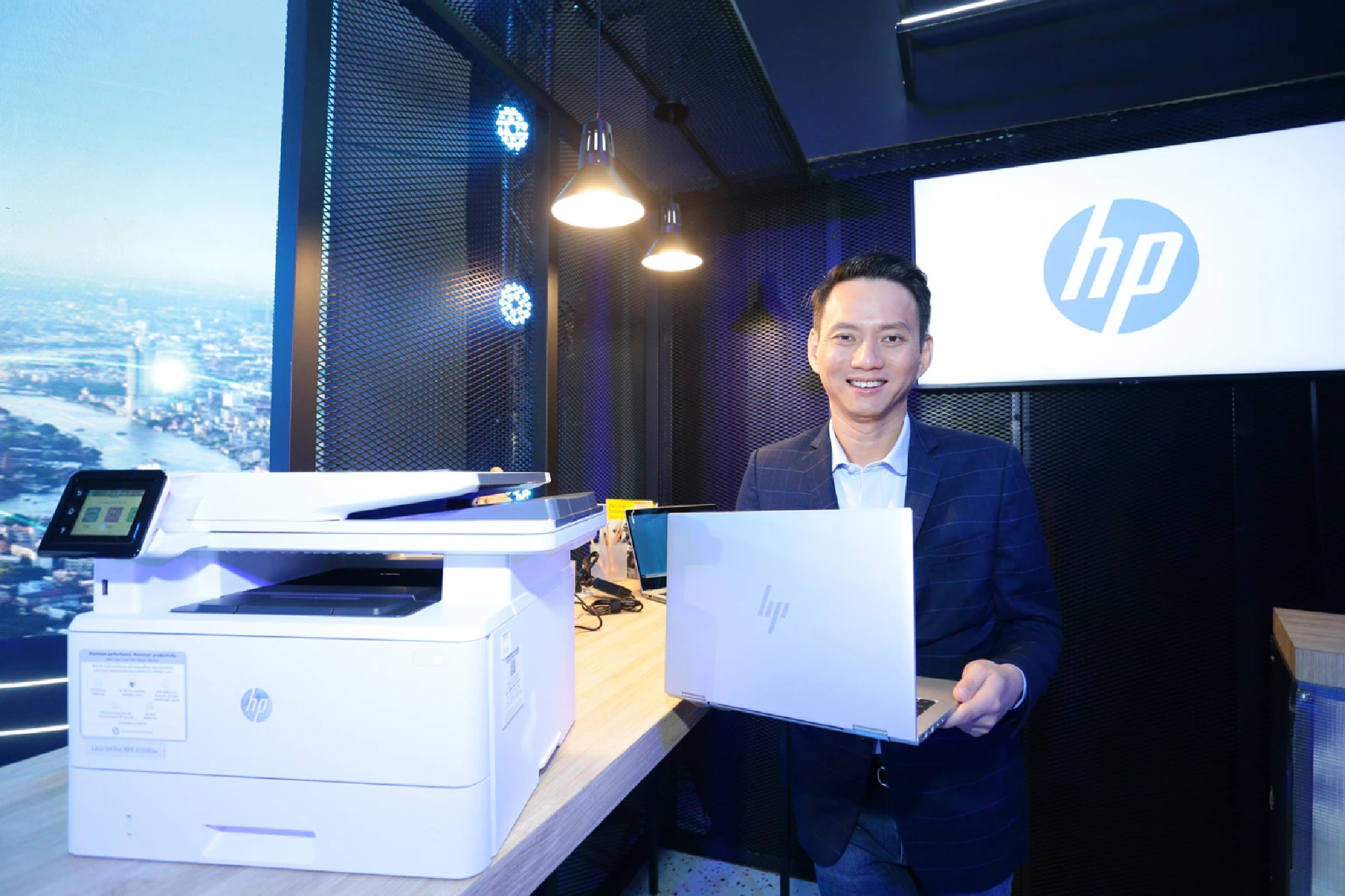 Unlocking the Power of Hybrid World Experiences  - HP Thailand