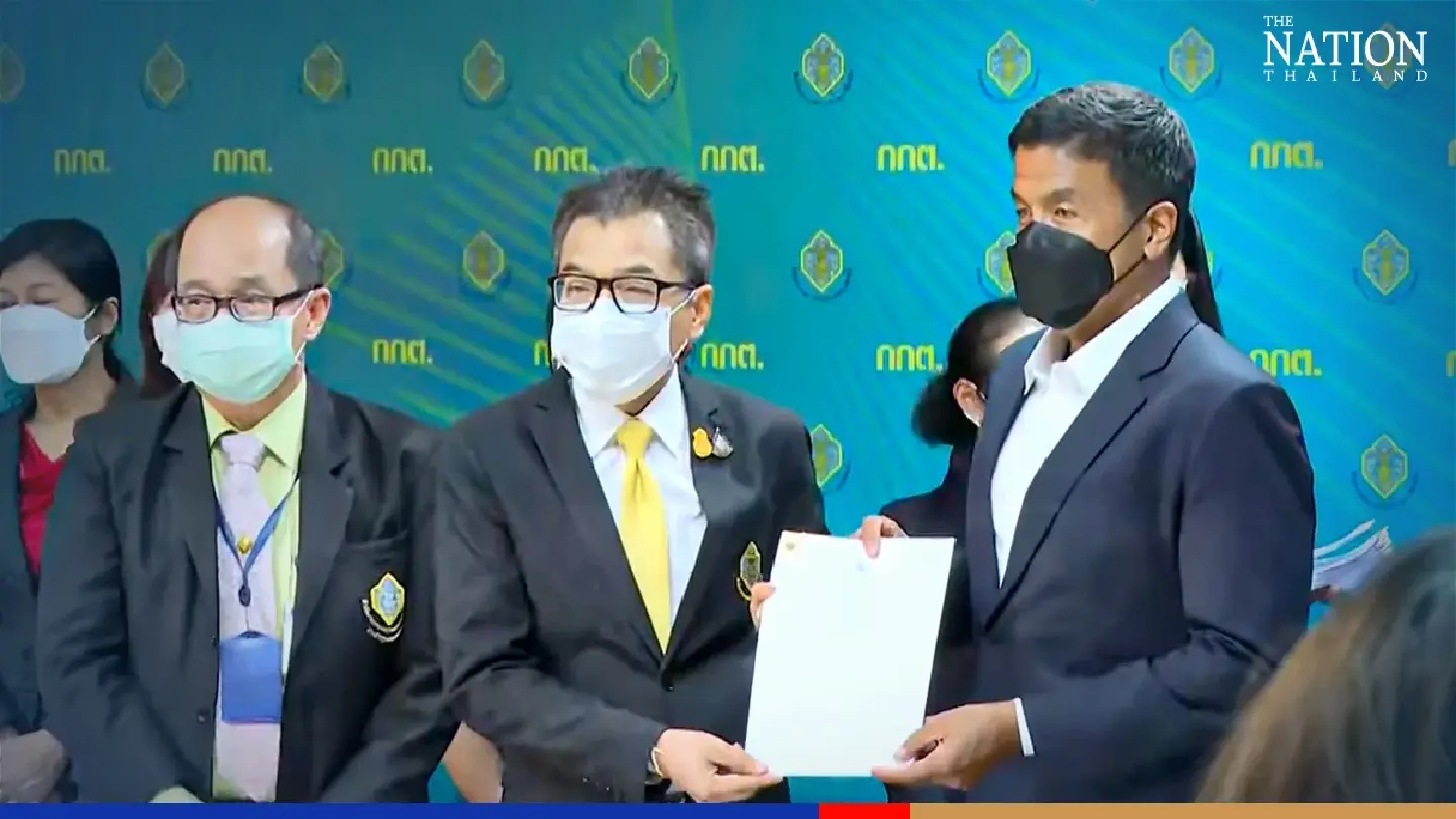 Bangkok Governor Chadchart reports for work