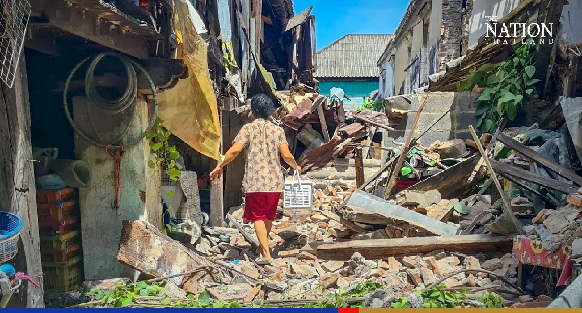 260-year-old building collapses in Bangkok's Chinese community