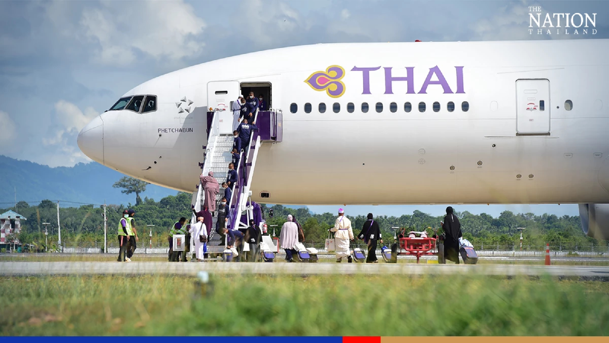 Hundreds of Narathiwat pilgrims leave for hajj in Saudi Arabia