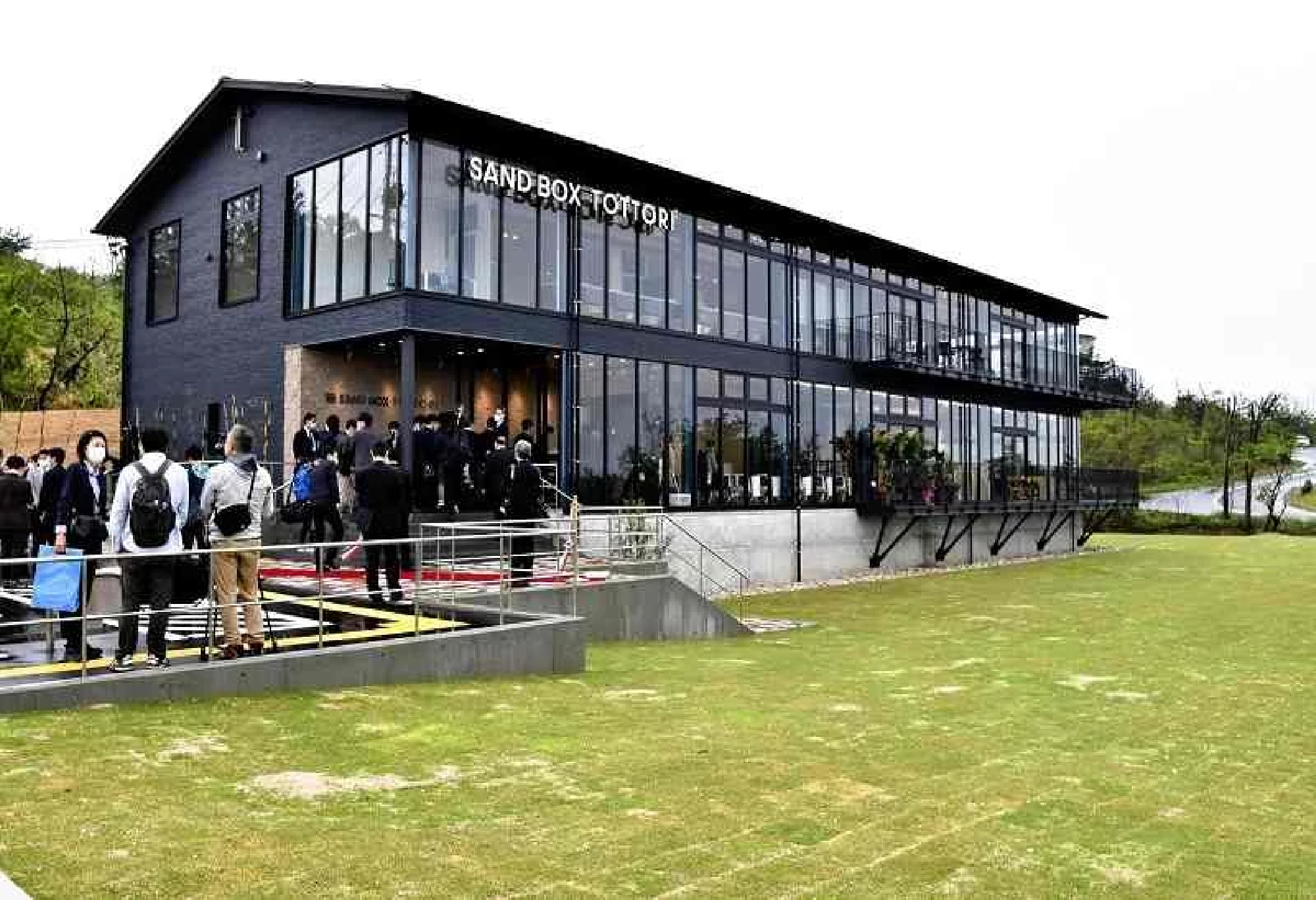 Japan govt eyes public-private body to promote ‘workations’