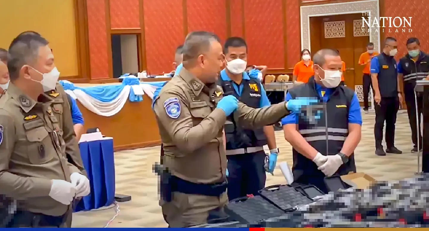 Bangkok police seize big cache of modified blank pistols, airguns Bangkok police seize big cache of modified blank pistols, airguns