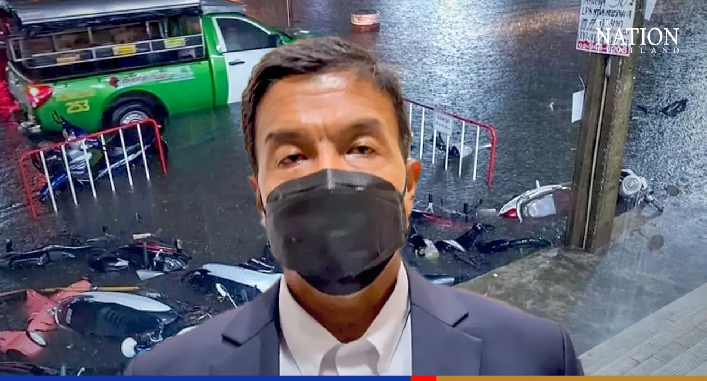 Chadchart takes all responsibility for Bangkok flooding Chadchart takes all responsibility for Bangkok flooding