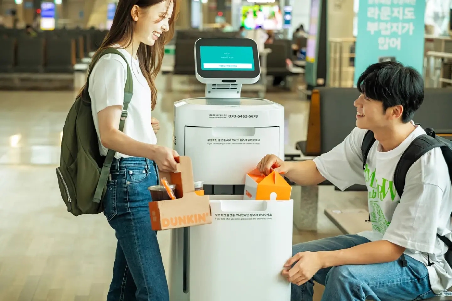 Robot baristas roll into South Korea’s largest airport Robot baristas roll into South Korea’s largest airport