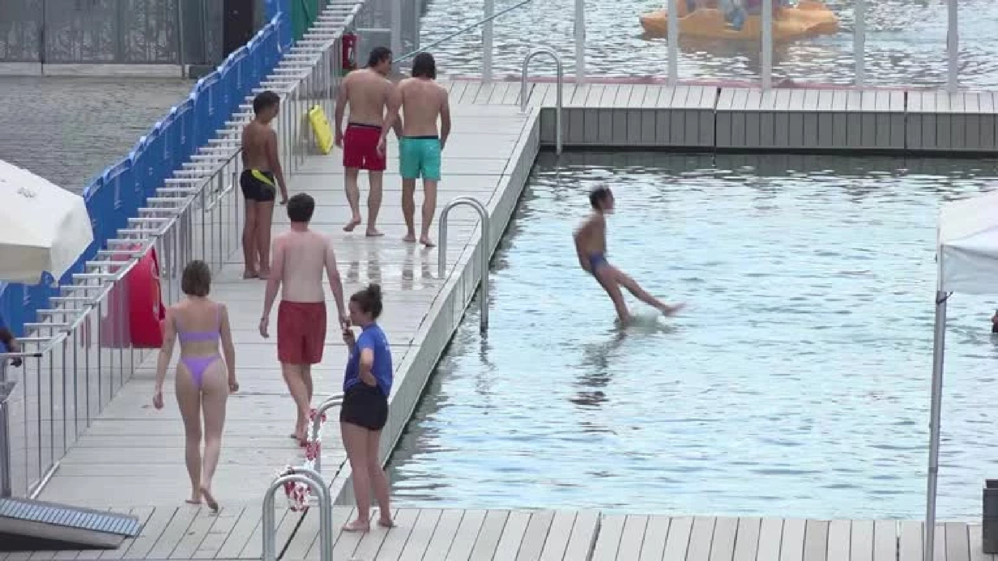 Can't afford a vacation? Paris 'beach' a good alternative, locals say